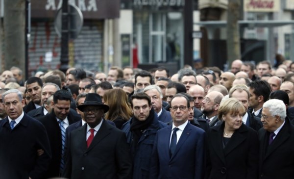 El premier isaelí Netanyahu, Hollande, la canciller Merkel y el líder palestina Abbas, en primera fila.