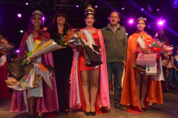Representante. La joven María Belén Valenzuela fue elegida como nueva Reina Nacional de la Fruta Fina.
