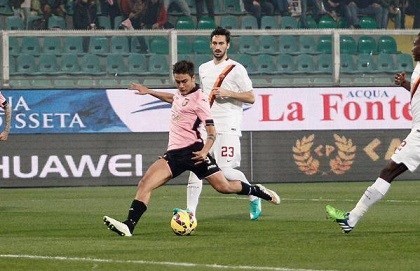 El argentino Dybala sigue marcando tantos con la casaca del Palermo. (Foto:@SerieA_GO).