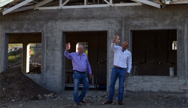 Anuncio. Buzzi confirmó la candidatura de Béliz en su visita a Epuyén.