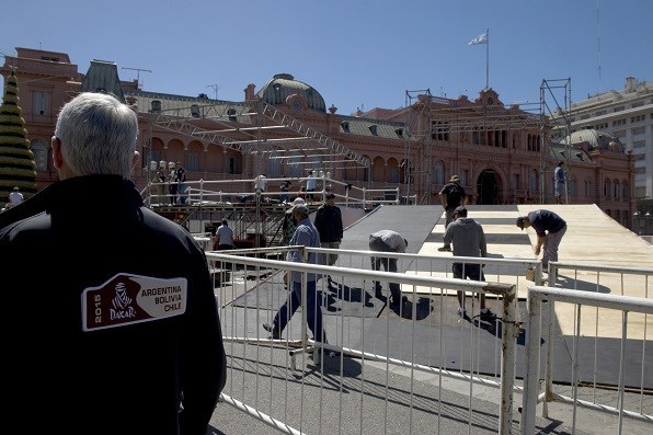 Se realizaron los últimos ajustes para la largada simbólica desde la Plaza de Mayo, del Rally Dakar 2015.