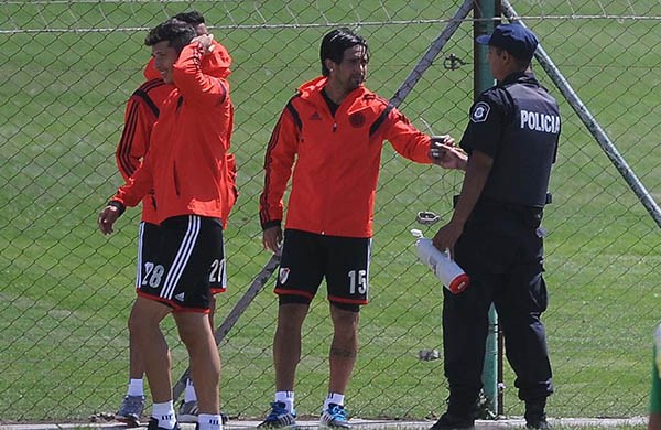 Choque esos cinco. En la práctica matutina de ayer, se diagramó el once titular riverplatense.