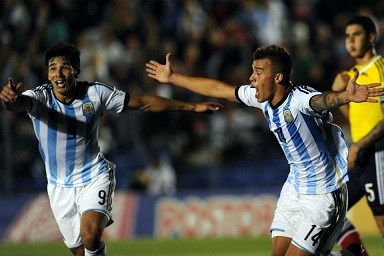 Simeone y Compagnucci festejan el empate agónico. (Foto: Cancha llena).