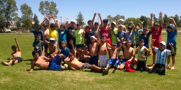 Cuarenta y cuatro chicos de la provincia viajaron a Buenos Aires para codearse con el fútbol de AFA.