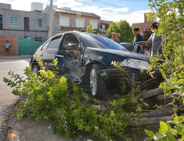 En Mitre y Piedrabuena, el impacto provocó que hubiera lesionados.