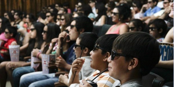 Novedad. El estreno del sistema 3d en el Cine Teatro de Rawson se realizó con la capacidad colmada.
