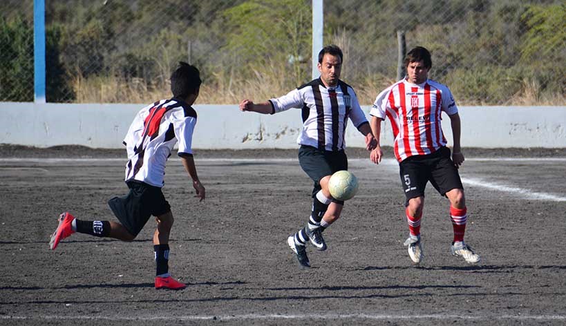 En cancha de Los Aromos, Racing se impuso ante Ever Ready por 1 a 0.