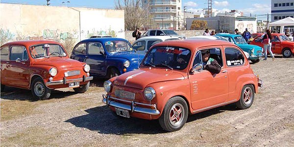 Vedettes. Más de 200 FIAT 600 participarán hoy del encuentro nacional que tiene sede en Puerto Madryn.
