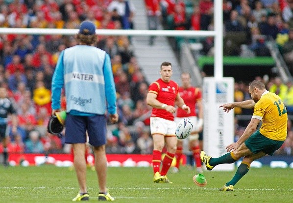 Con una defensa estupenda, Australia venció a Gales y jugará ante Escocia en cuartos.