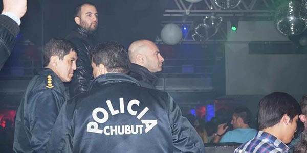 Massoni, Bustos y Bidera supervisaron personalmente el operativo policial en la ciudad de Trelew.