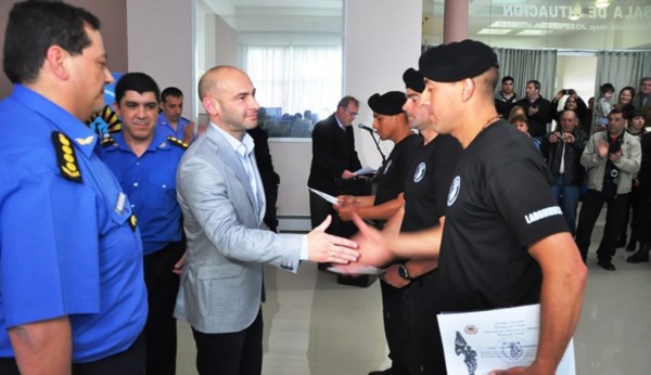 Massoni participó de la graduación de agentes especializados. 
