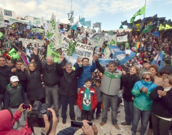 Distrito clave. Das Neves y Maderna confían en que los votos de Trelew llevarán al triunfo el domingo.