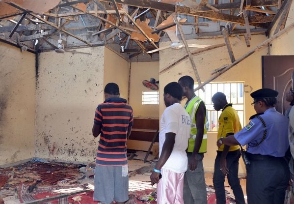 Un atentado contra mezquita en Nigeria deja al menos 18 muertos y 60 heridos.