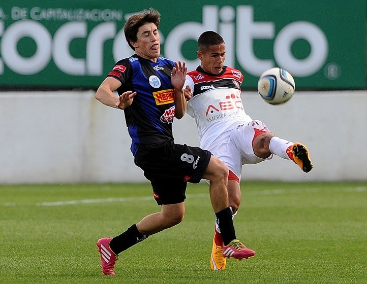 Con un gol de Achucarro y otro del "Piojo" Manso, festejó Chacarita.