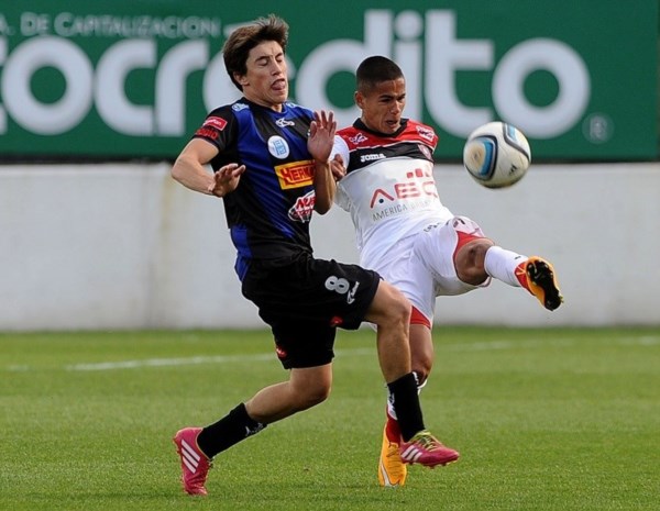 Con un gol de Achucarro y otro del "Piojo" Manso, festejó Chacarita.