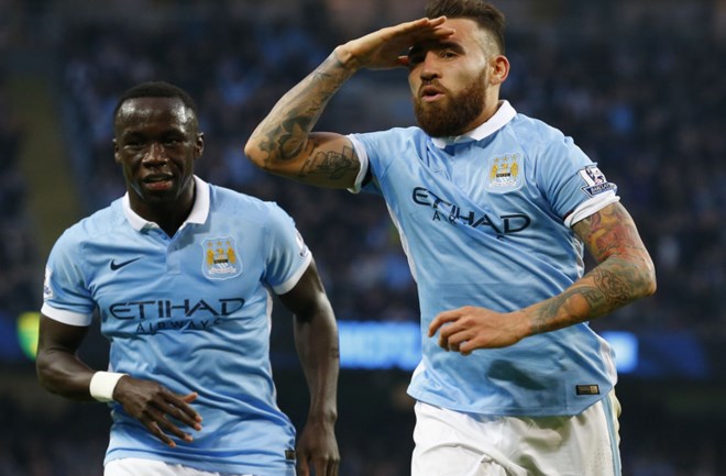 El defensor argentino se hizo presente en el marcador en el triunfo del Manchester City.