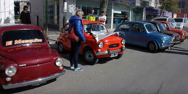 Evento atractivo. El color y la pasión por los Fiat 600 presente en Puerto Madryn durante el finde largo