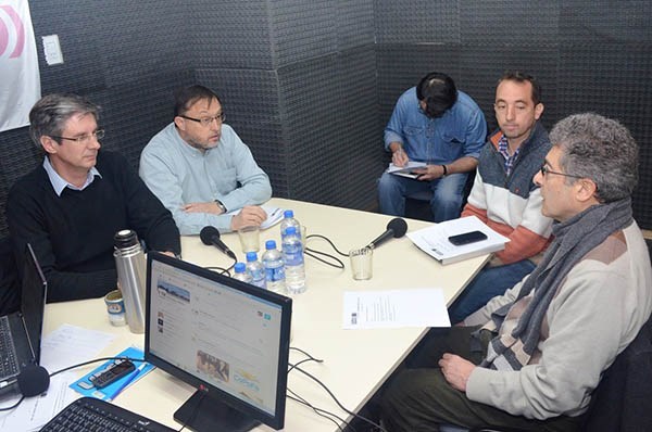 Cara a cara. Una postal de los postulantes a la Intendencia, que se dedicaron a convencer a los vecinos.