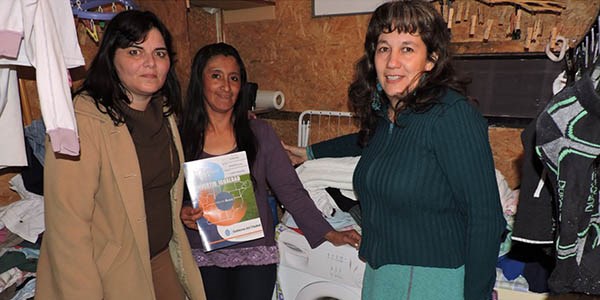 Tres emprendedoras de Puerto Madryn que recibieron la ayuda merced al aporte de Invertir Igualdad.