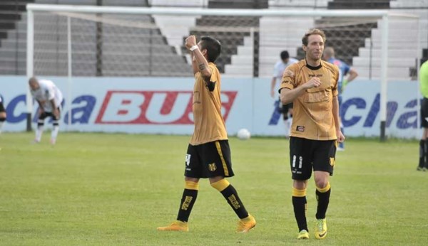 Con un global de 6 a 1, el "Aurinegro" aplastó a Chaco For Ever y clasificó a la quinta fase.