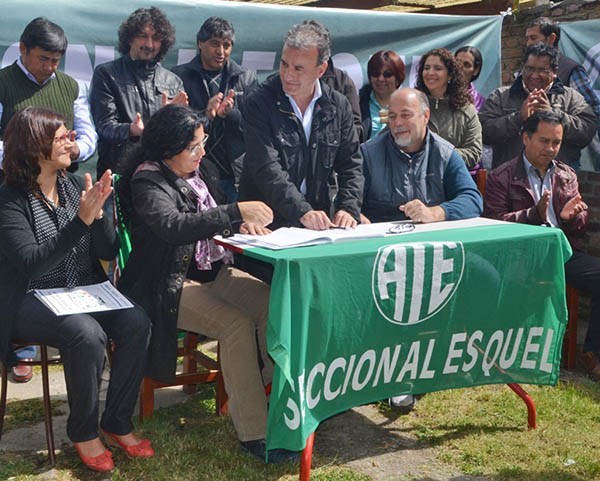 Al aire libre. Una postal de la asunción de la nueva conducción. 