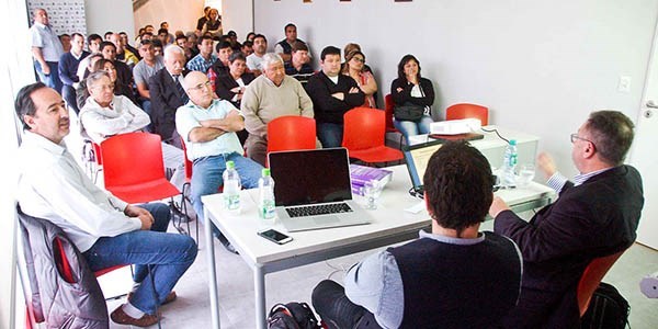 Encuentro. La charla debate sobre ley de Riesgos de Trabajo contó con la presencia de dirigentes sindicales.