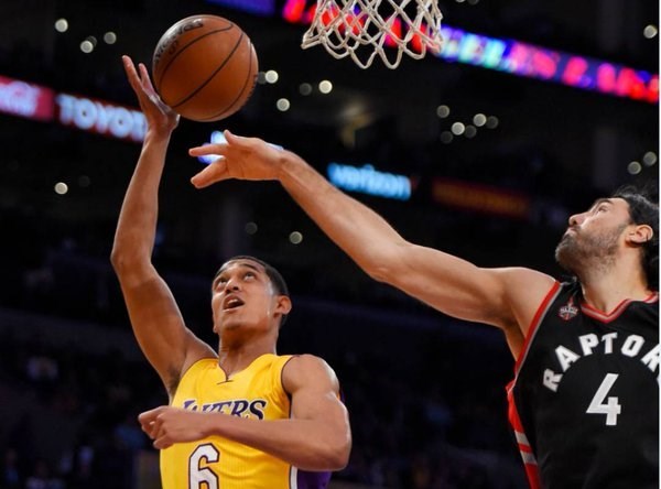Importante victoria de los Raptors gracias a los 25 puntos de Lowry, 18 de DeRozan y 11 del argentino.