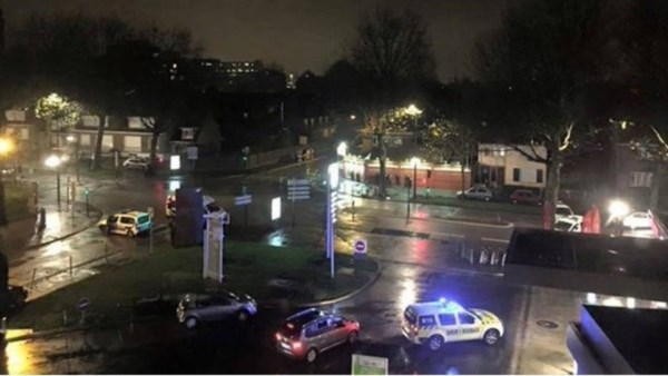 Un grupo de hombres armados tomó rehenes en el pueblo del norte de Francia, Roubaix.