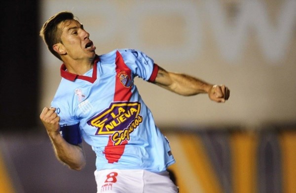 La despedida soñada de Esmerado. Se retiró del fútbol profesional marcando el 1 a 0.