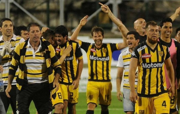 Santamarina se hizo fuerte en casa: ganó la primera final y se acerca a Primera.