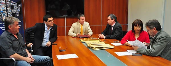 Las autoridades ante la apertura de dos nuevas licitaciones públicas para construir viviendas.