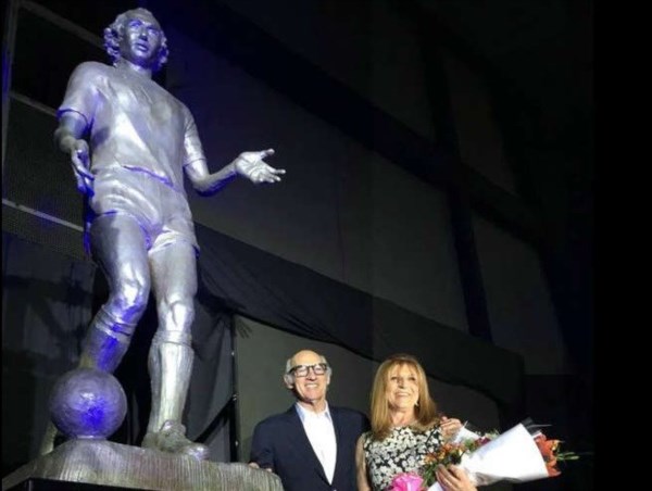 En una emotiva fiesta, Carlos Bianchi fue homenajeado en Vélez con una estatua.