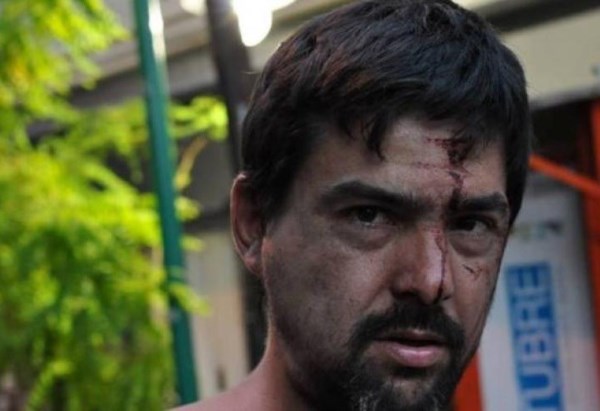 Hombres y mujeres fueron golpeados y detenidos por la orden de desalojo.