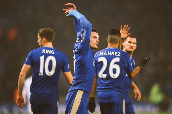 Leicester festeja un liderato impensado. Chelsea pierde otra vez y esta cerca de la zona del descenso.