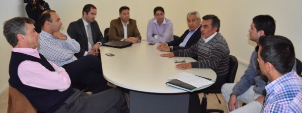 Discusión y acuerdo. Gremio y supermercados cerraron ayer el bono navideño, que rondaría los $ 4.000.