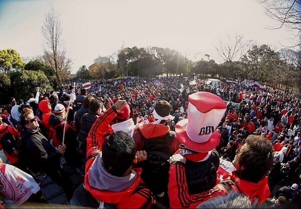 Los hinchas coparon las calles de Tokio en otro banderazo y le cantaron al Barça.