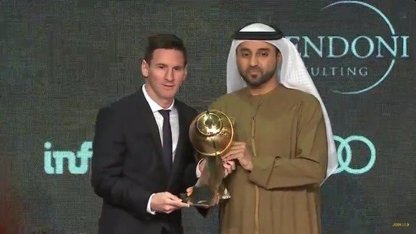 La "Pulga" Messi sigue sumando premios a su vitrina. En Dabai le dieron el Globe Soccer.
