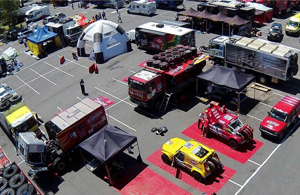 La previa. Los equipos del Dakar comienzan a prepararse para iniciar una nueva edición de la competencia.