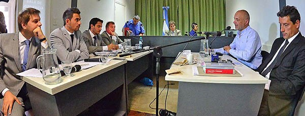En el banco. El exgobernador Martín Buzzi se presentó a declarar ante el juez. Aseguró que otorgó el préstamo a Alpesca “por la paz social”.