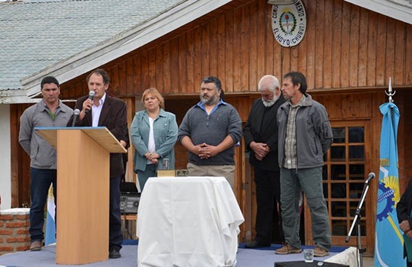 Molestia. Szudruk reasumió su mandato y criticó fuerte a sus opositores políticos en El Hoyo. 