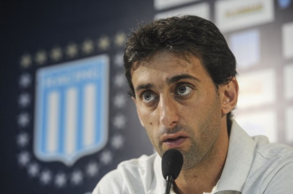 El ídolo de la "Academia" seguirá jugando por seis meses más para estar en la Libertadores.