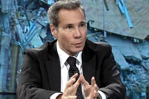 El gran diario intentó hacer cargo a Nisman de cosas que nunca escribió.