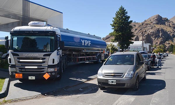 A pesar de la espera, todos pudieron cargar combustible y viajar.