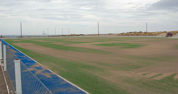 Así luce la nueva cancha de césped sintético del Puerto Madryn Rugby Club. Este año podrán jugar de local.