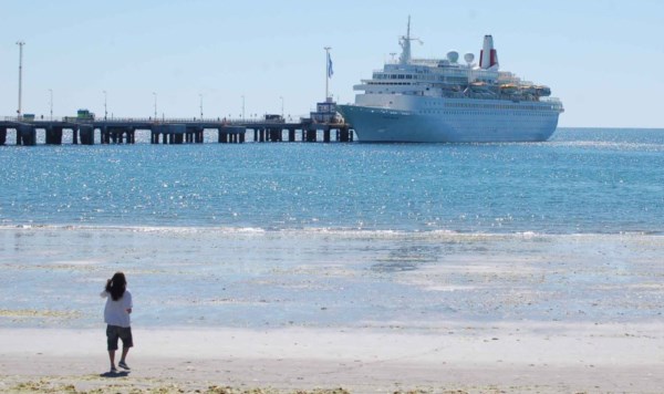 Recalada. El Black Watch es un lujoso barco de unos 620 pasajeros.