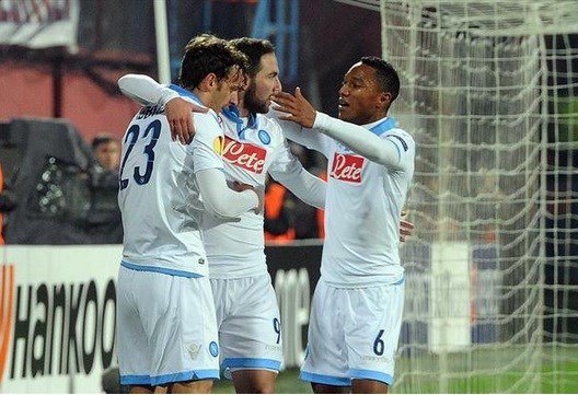 Buena actuación de Higuaín, quien convirtió un tanto en la goleada del Napoli en Turquía.