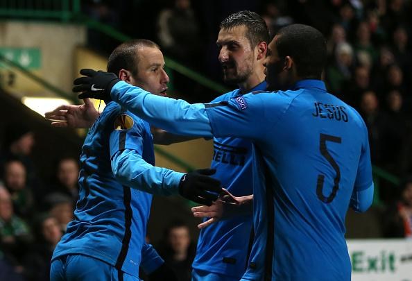 La "joya" Palacio le marcó dos goles al Celtic, en Escocia.