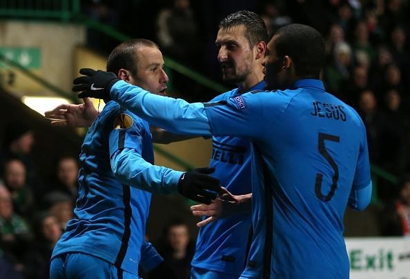 La "joya" Palacio le marcó dos goles al Celtic, en Escocia.