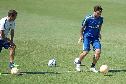 Arruabarrena observa a Osvaldo, que dijo "no soy hincha de Boca, soy enfermo...".