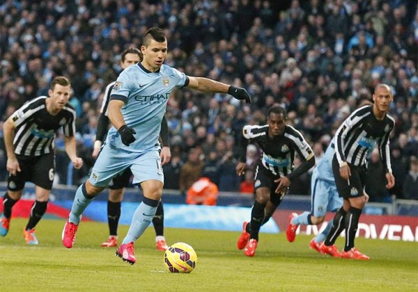 De penal Aguero no falló y aportó uno de los tantos. También asistió.